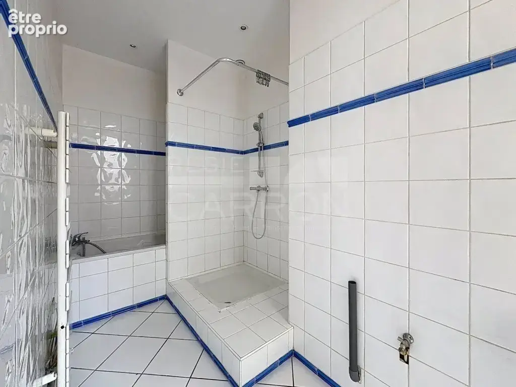 Lyon 2 / jacobin - rue gasparin t3 57m² dernier etage balcon 345000€ - photo 8