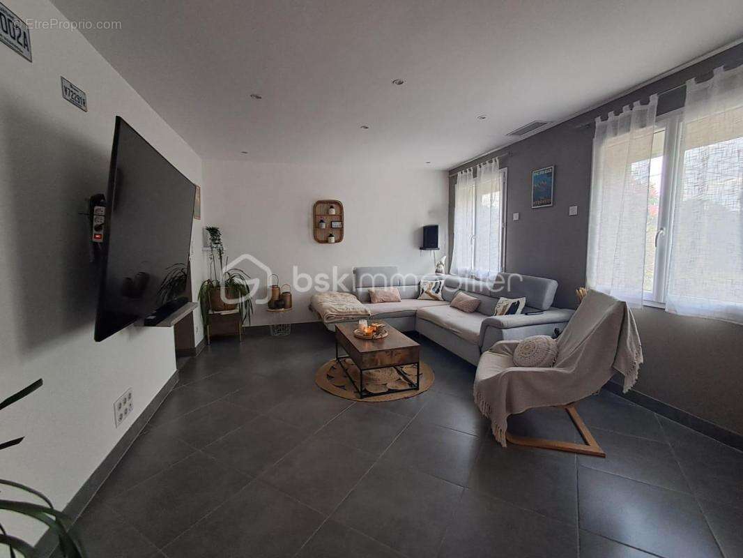 Charmante maison rénovée de 156 m² avec piscine et jardin - photo 6