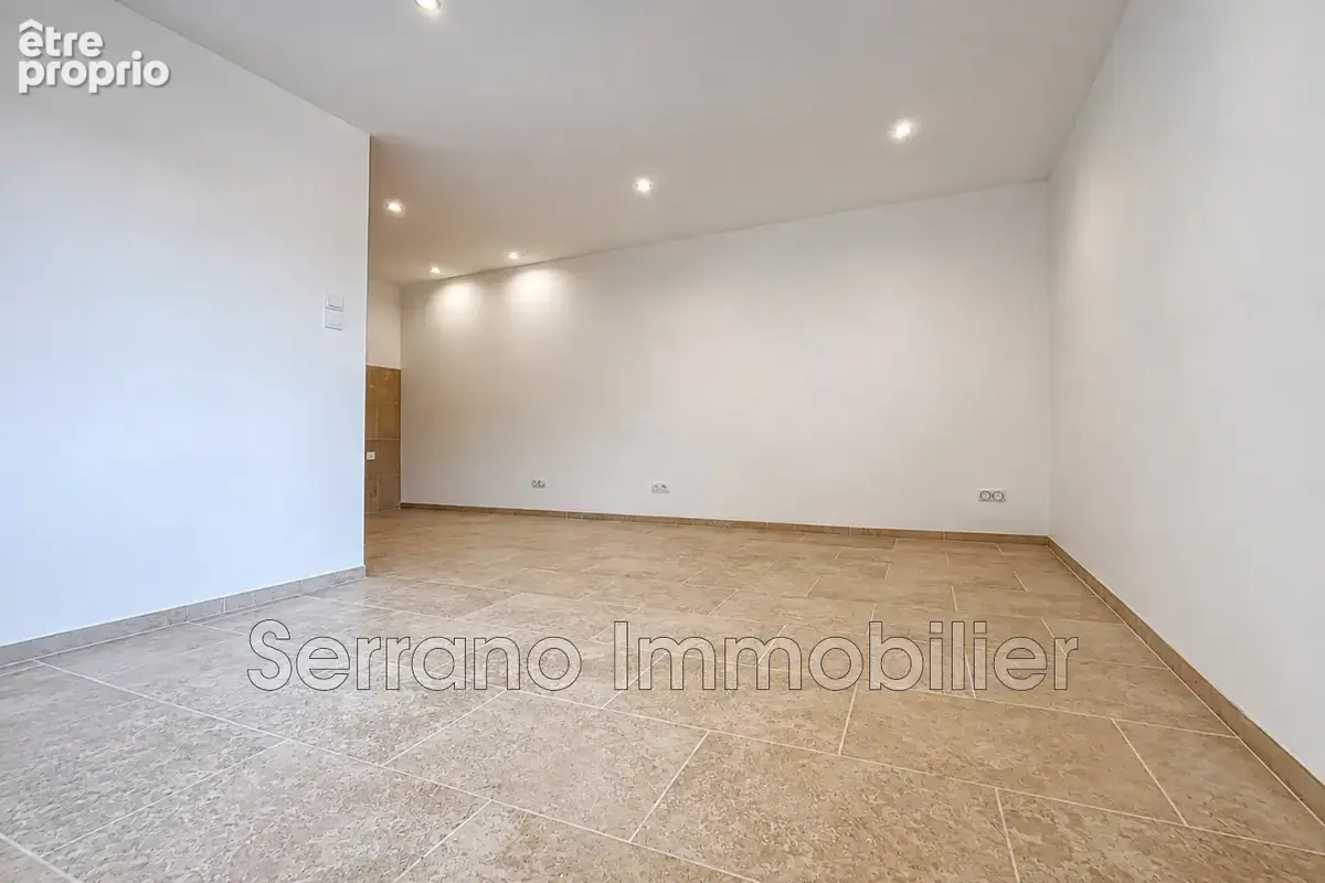 Appartement 2 pièces 35 m² à vendre à Beaucaire (30300) - photo 2