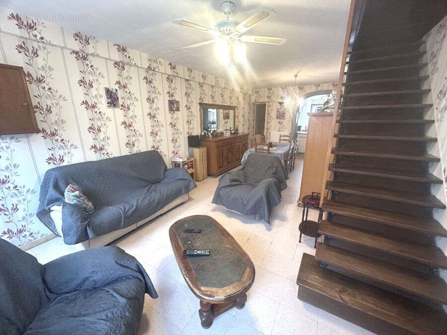 Maison de ville mitoyenne de 72,75m2 bâtie sur 183m2 de terrain avec garage accès arrière ! - photo 3