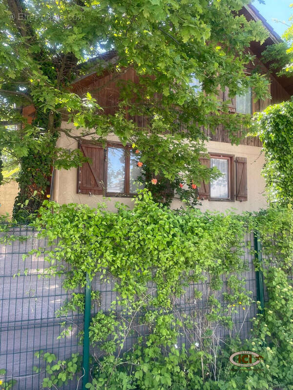 Terrain à VILLE-LA-GRAND