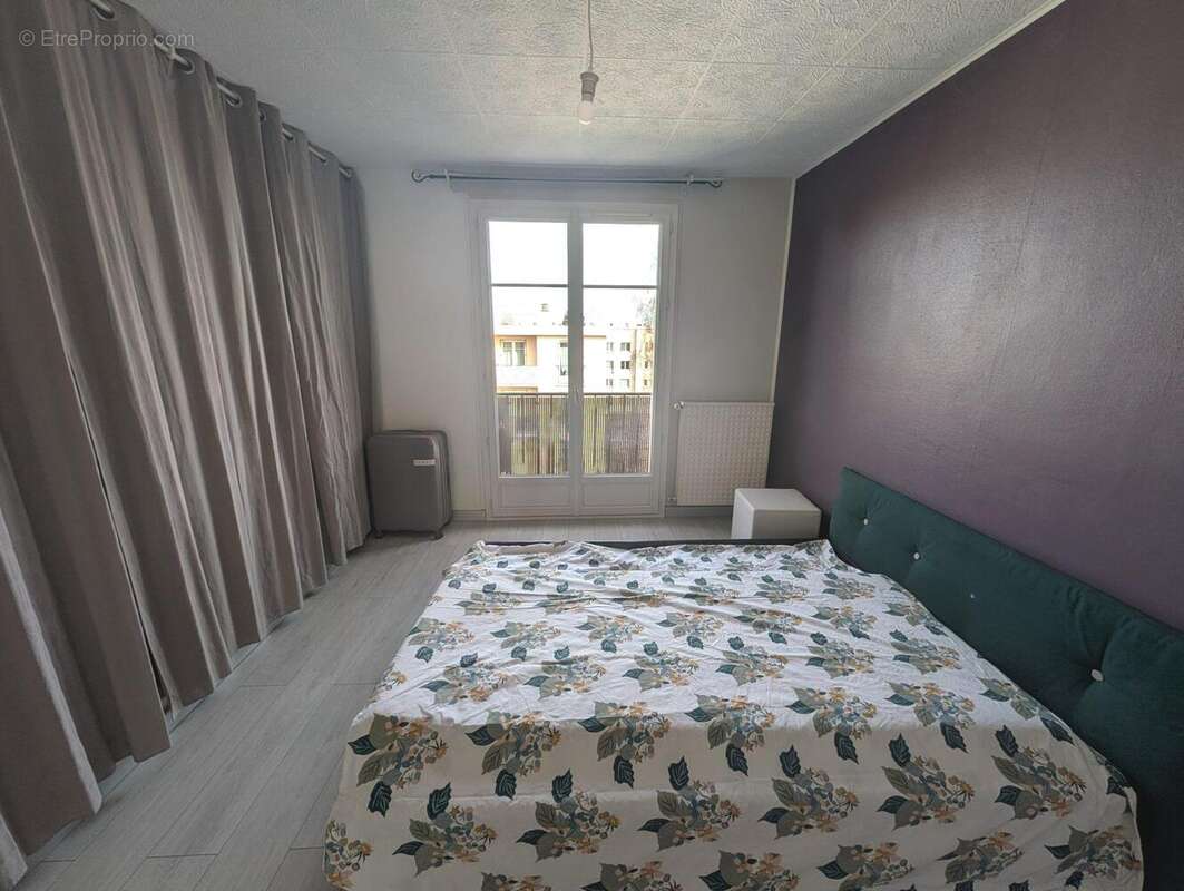 Appartement à LES CLAYES-SOUS-BOIS