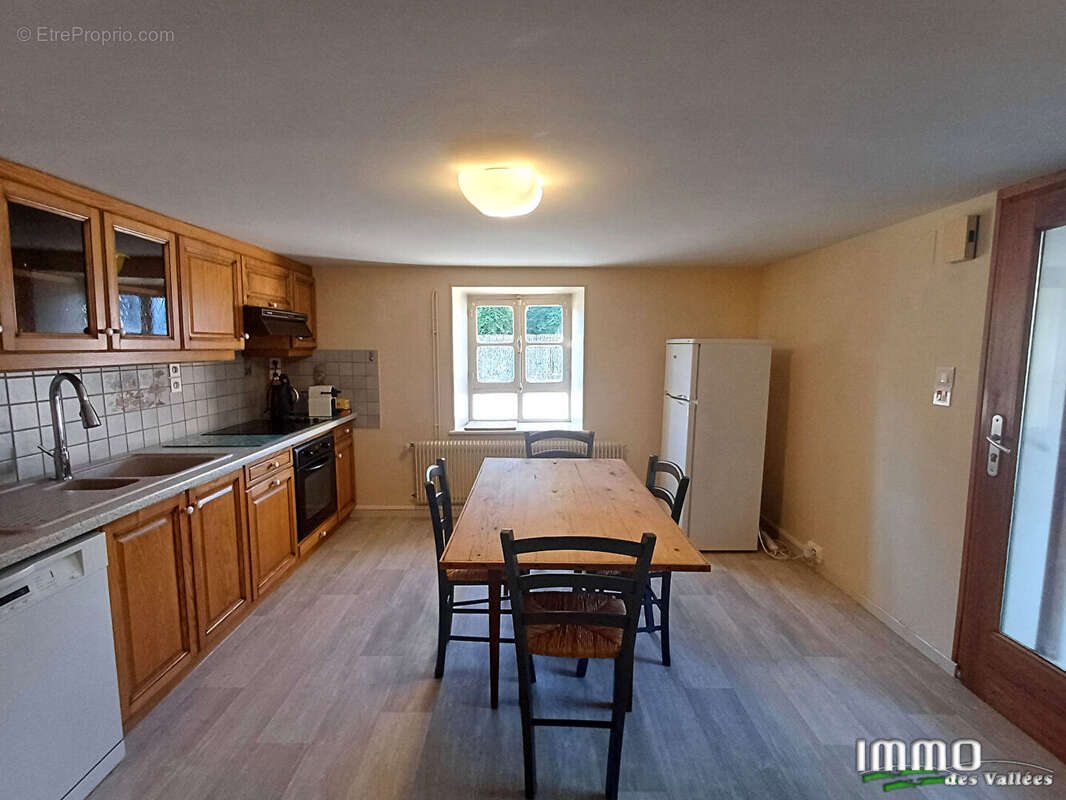 Maison à GRANGES-SUR-VOLOGNE