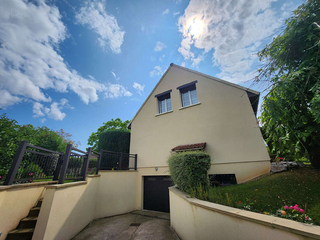 Maison à CREVECOEUR-LE-GRAND