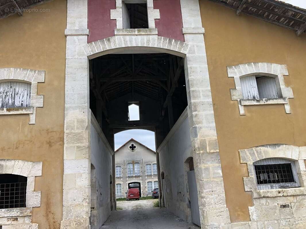 Maison à BRIVES-SUR-CHARENTE