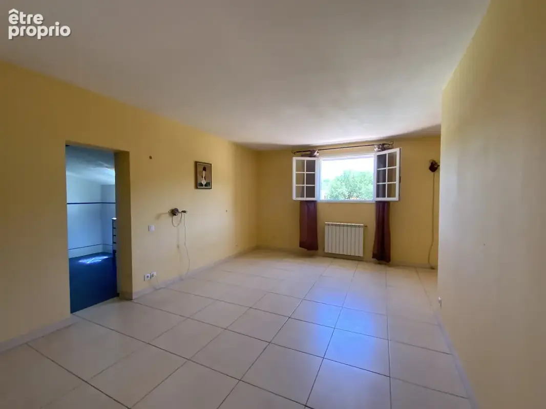 Charmante maison spacieuse avec terrain arboré et piscine. - photo 7