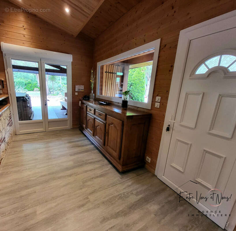 Maison 140 m² à Saint-Martin-Curton  - photo 5