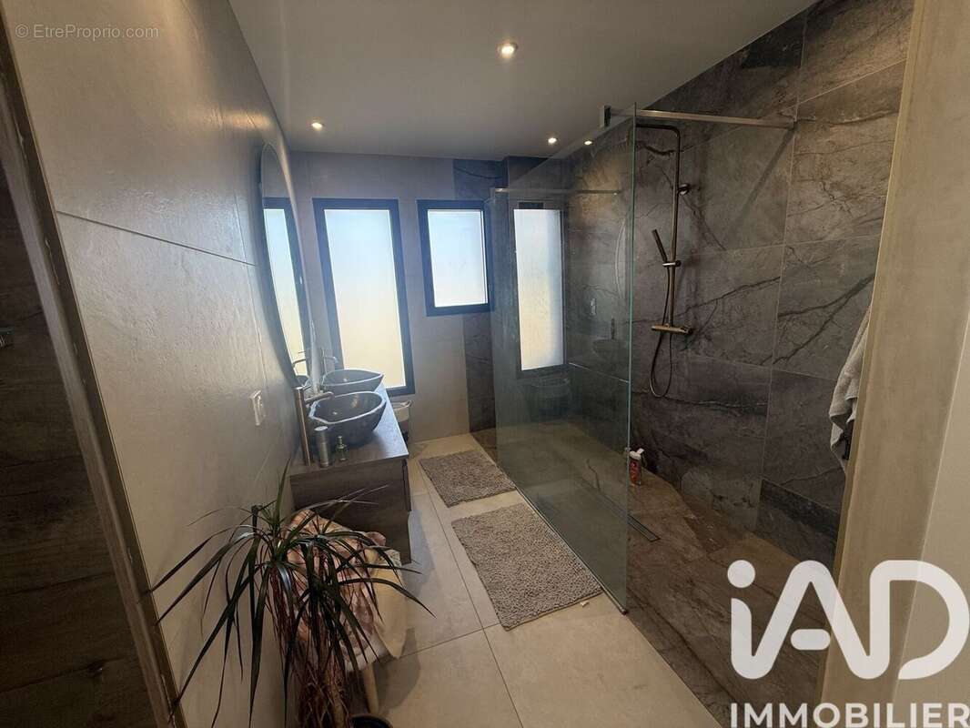 Maison 171 m² à Horgues  - photo 9
