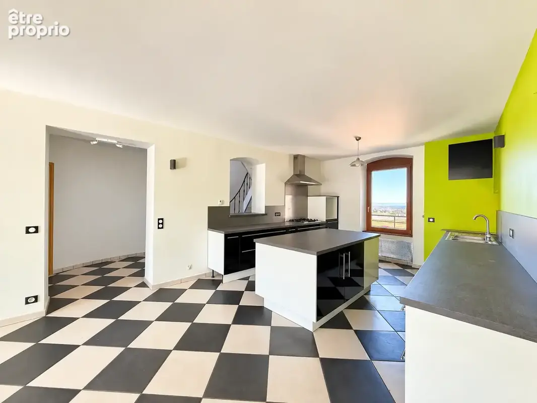 Appartement en duplex 174 m2 - MACLAS centre - 4 chambres, cave et terrasse privatives + jardin commun - photo 10