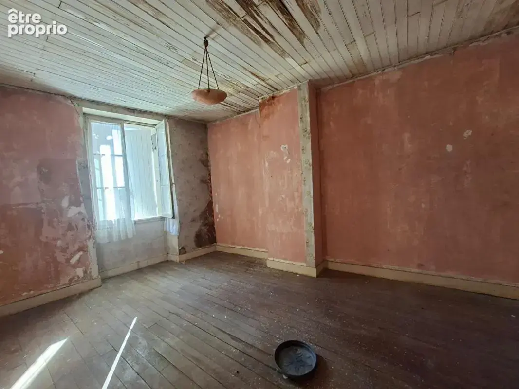 Maison en pierre à Saint Estephe 4 pièce(s) 80 m2 A RENOVER - photo 9