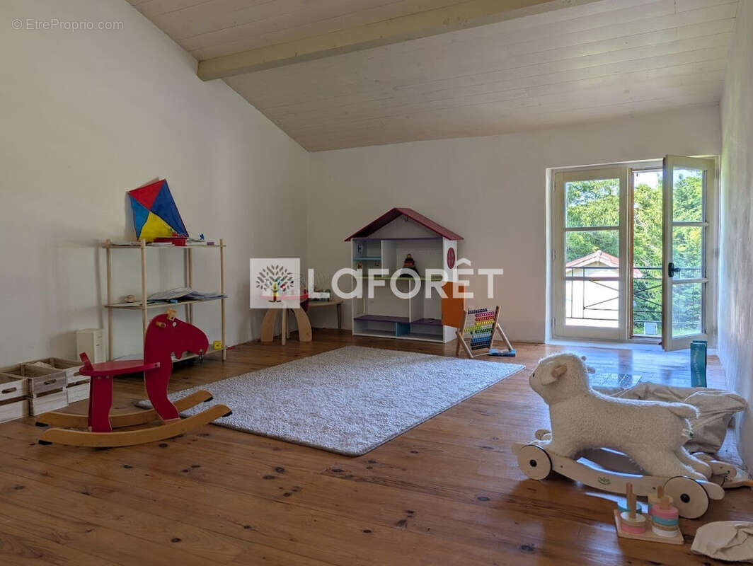 Maison à MONCRABEAU