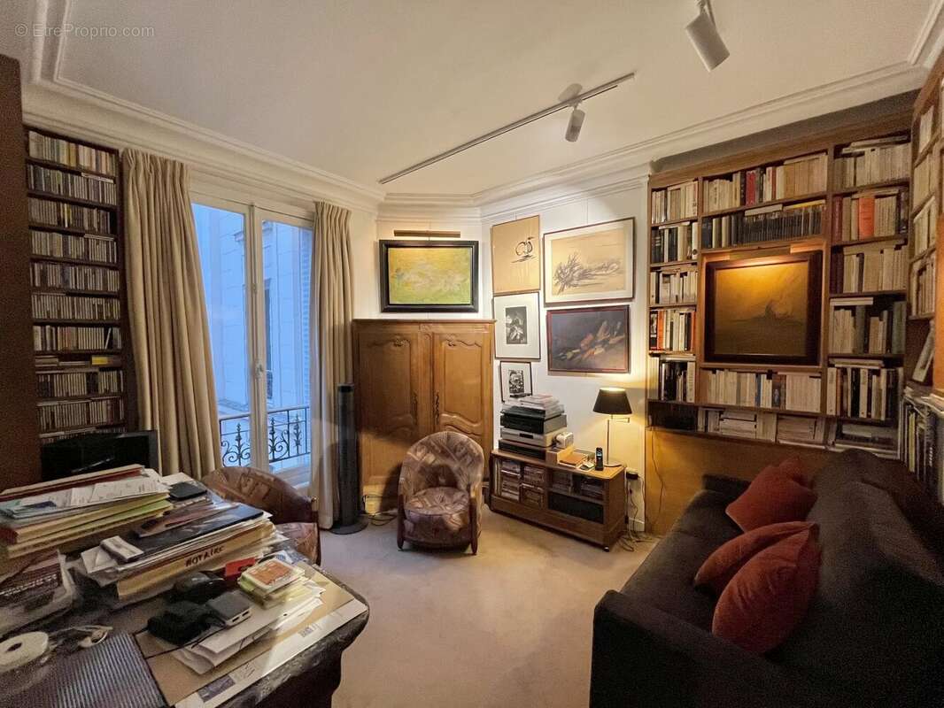 Appartement à PARIS-16E