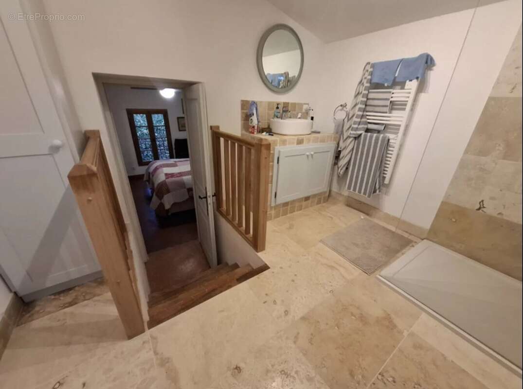 Maison à ENTRECASTEAUX