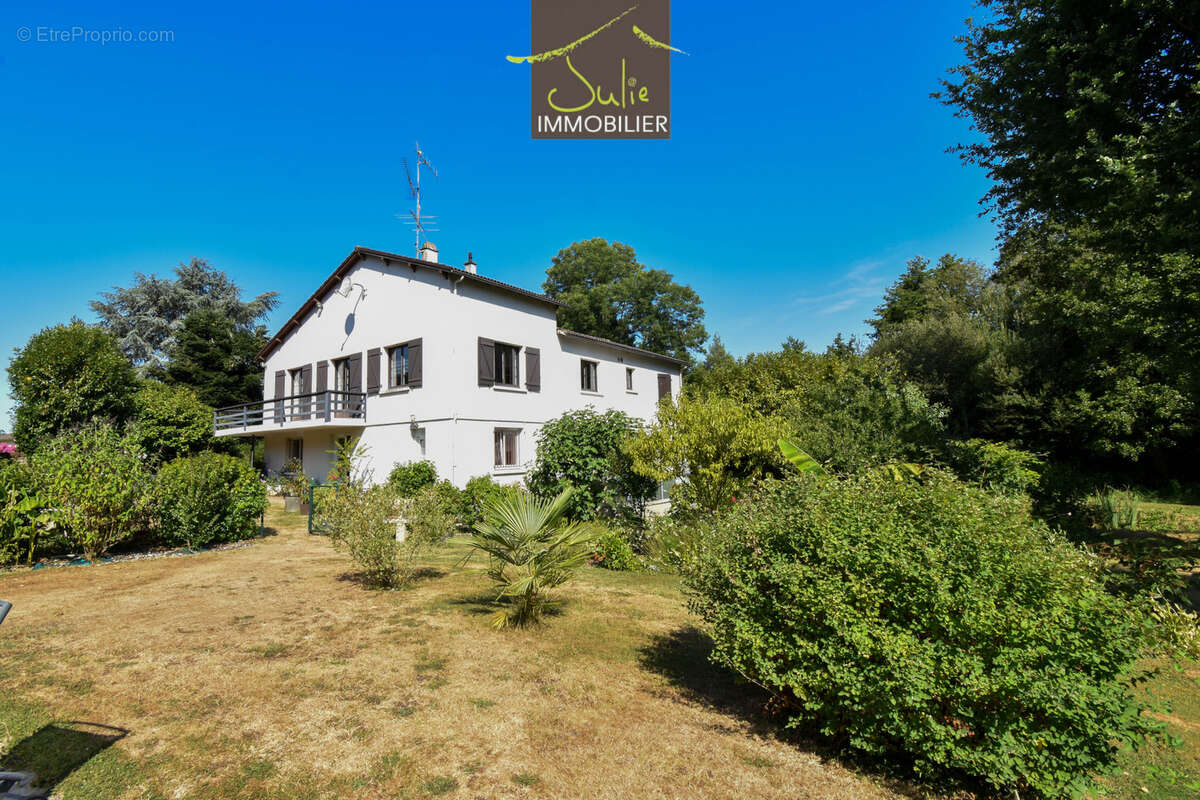 CERIZAY - Spacieuse maison de 250 m2 avec piscine - photo 13