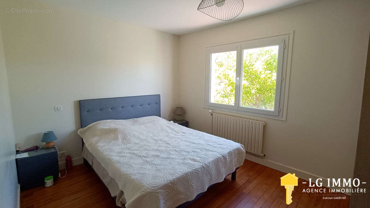 Maison de bourg, 4ch, studio, garages sur 1328 m2 de terrain - photo 9