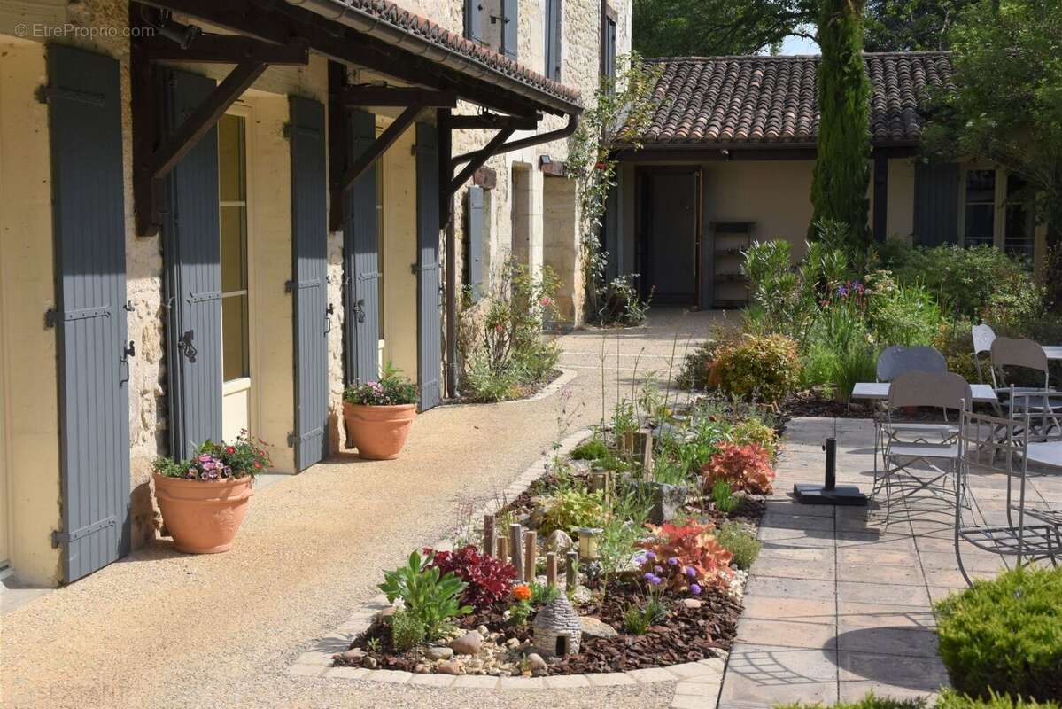 Magnifique batisse typique perigourdine aux portes de perigueux - photo 8