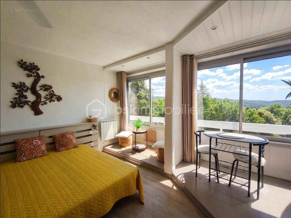 Appartement à GREOUX-LES-BAINS