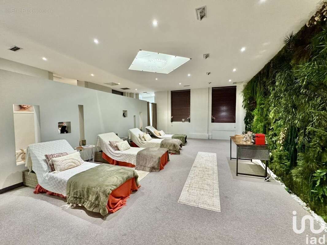 Photo 4 - Commerce à NIMES