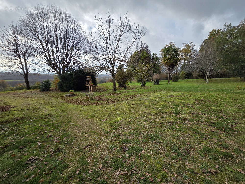 Maison à SAINT-MEDARD-D&#039;EXCIDEUIL