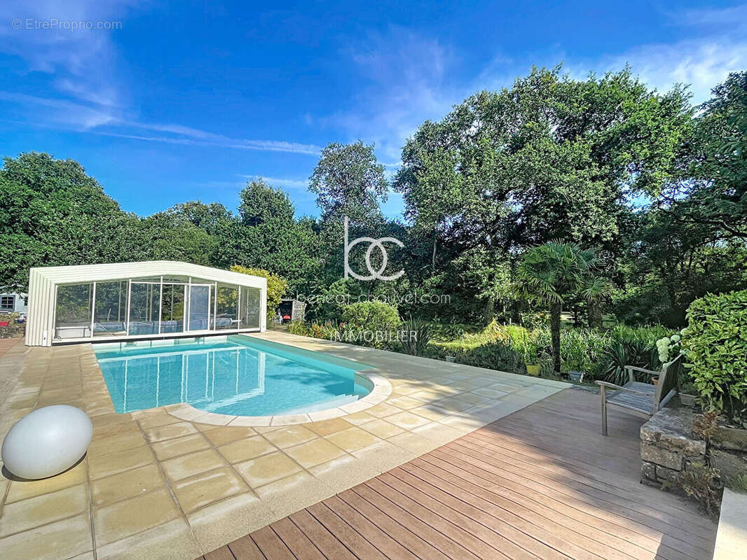 Maison d'Architecte à Pluneret : Un Paradis Vert avec Piscine et Plan d'Eau - photo 10