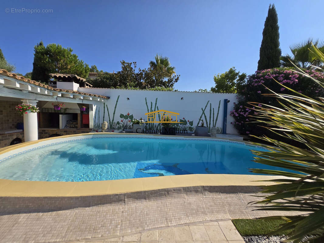 Maison à VIC-LA-GARDIOLE