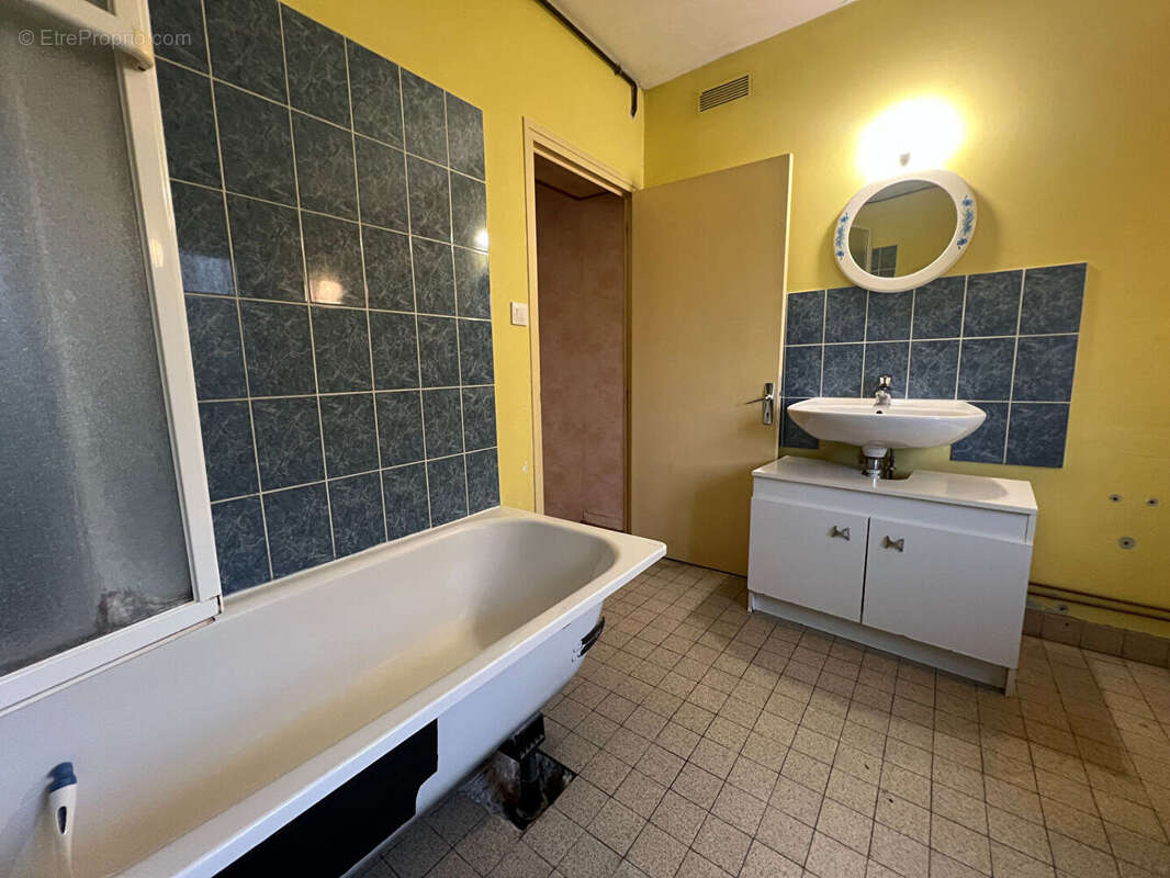 Maison à SAINT-JEAN-DE-LA-RUELLE