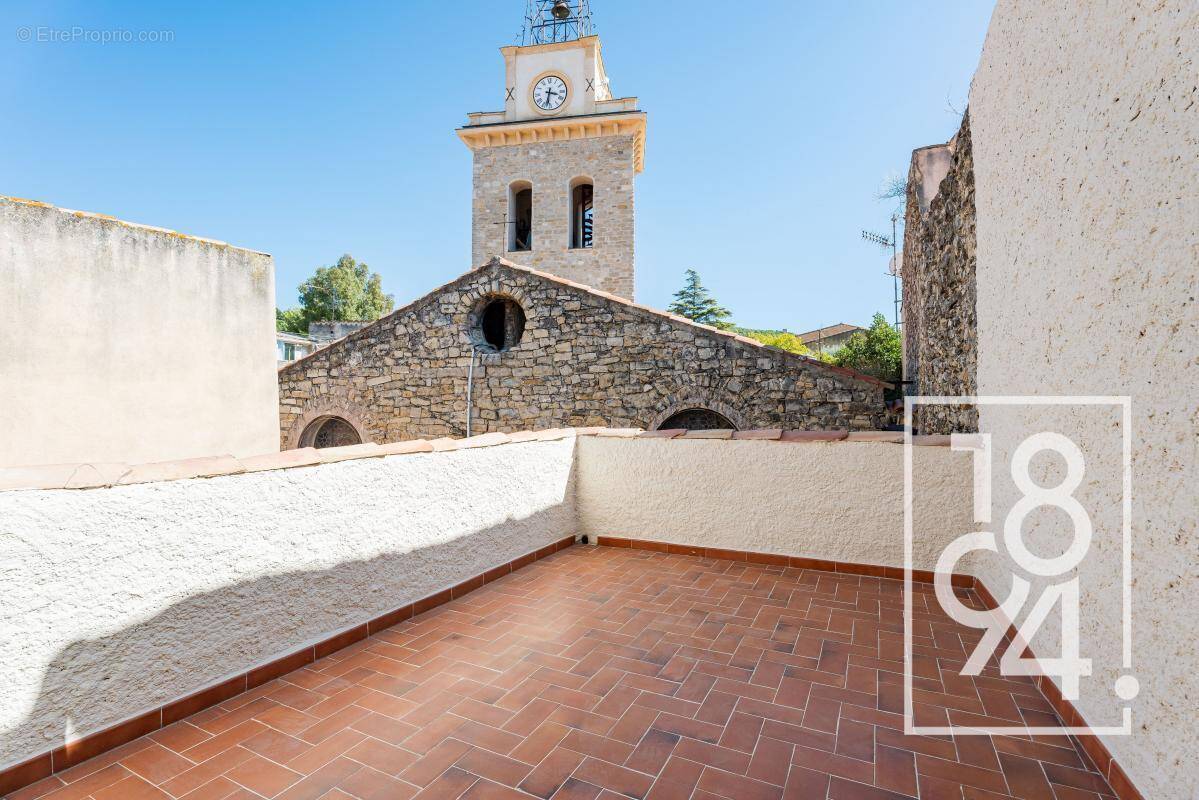 Appartement à CEYRESTE