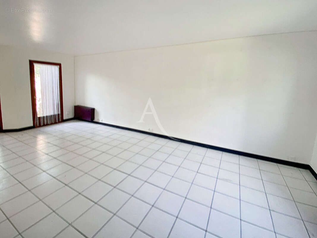 Maison à JOUY-LE-MOUTIER