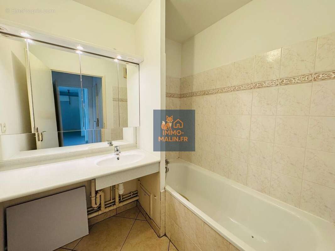 Salle de bains  - Appartement à BOBIGNY