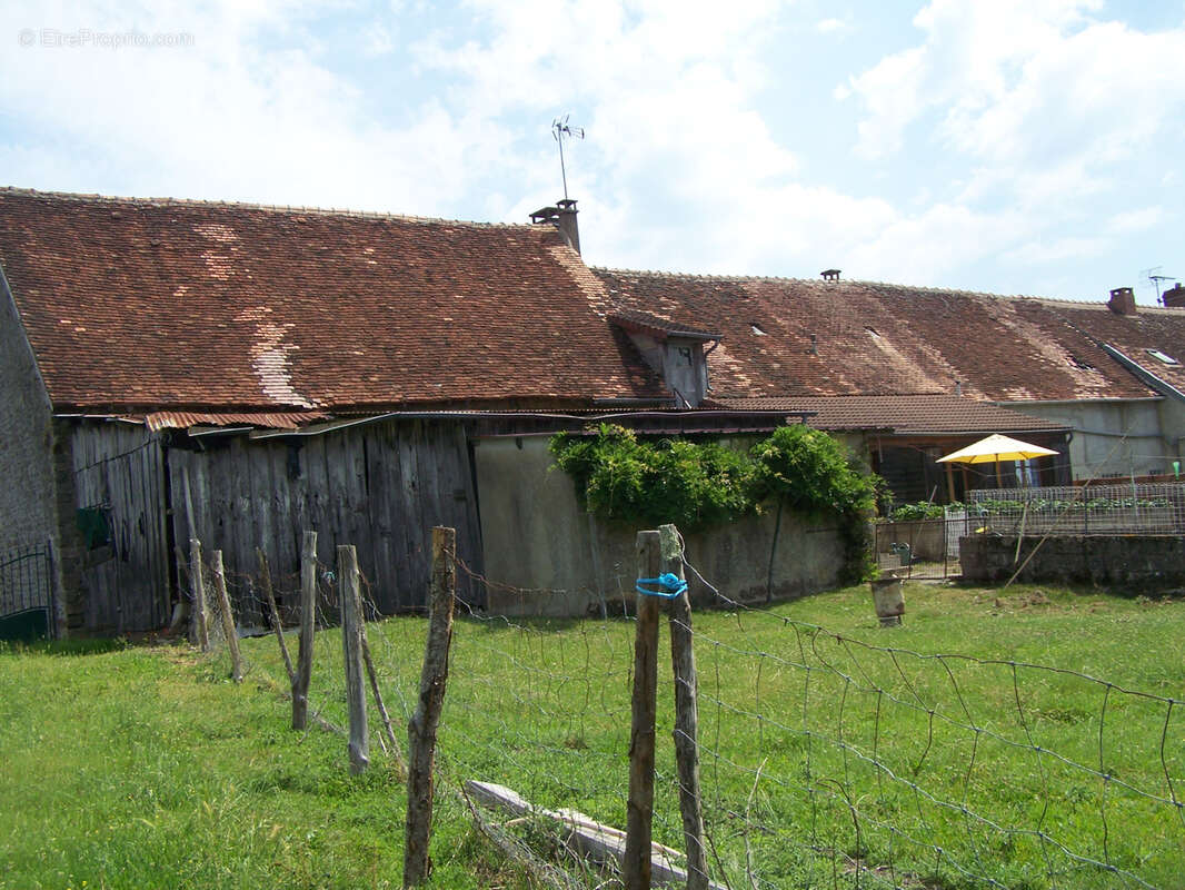 Maison à SAINT-SULPICE-LES-FEUILLES