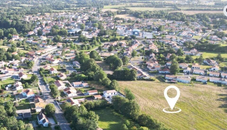 Terrain à SAINT-ETIENNE-DE-MER-MORTE