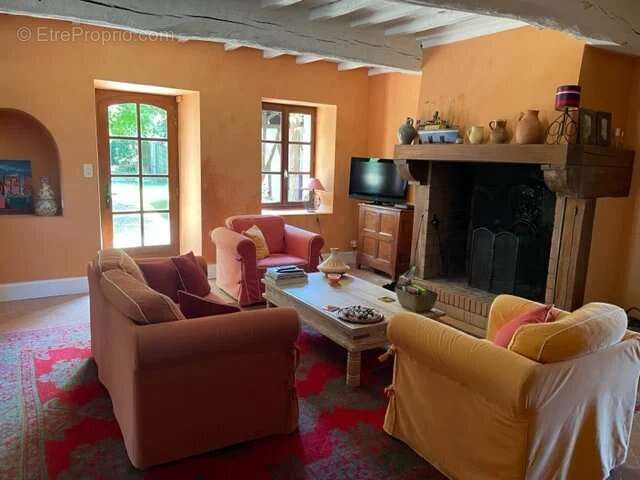 Maison de caractère avec 4 chambres sur 'environ 7318 m². - photo 9