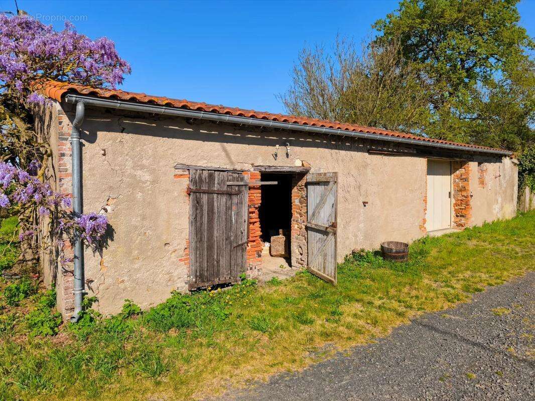 Maison à SAINT-MACAIRE-EN-MAUGES