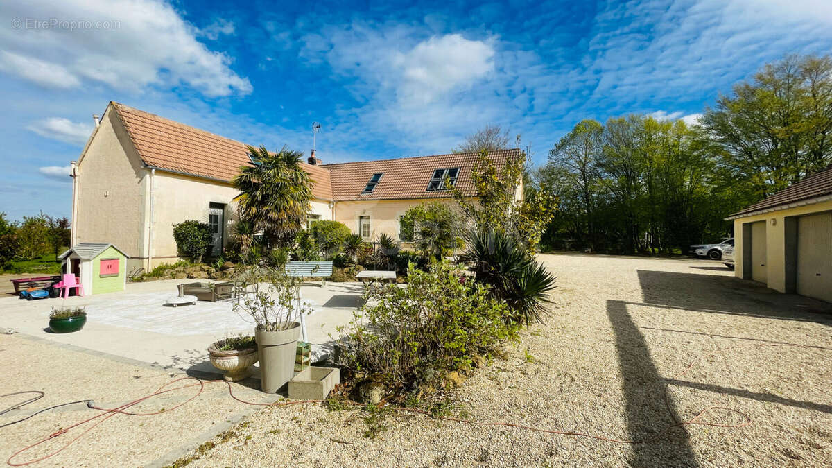 Maison à MONTIGNY-LA-RESLE