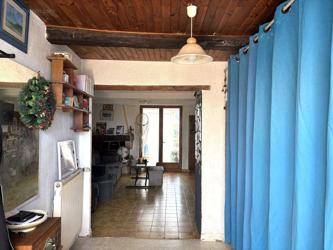 Grande maison de village avec garages et caves - photo 2