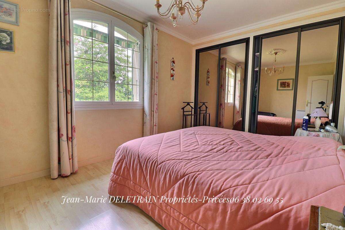 Maison à SAINT-MAGNE-DE-CASTILLON