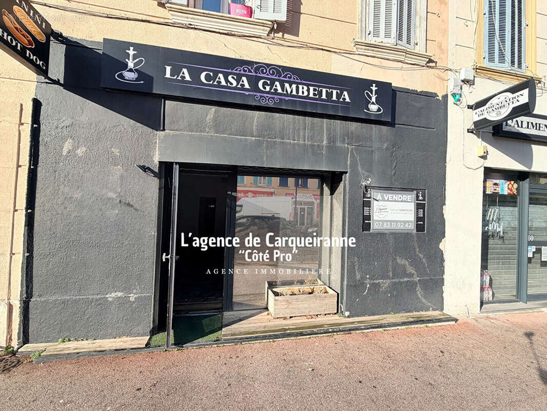 A vendre murs commerciaux  libre 101 m2 entierement renove avec cour privative de 30 m2 idealement situe a la seyne sur mer - photo 2