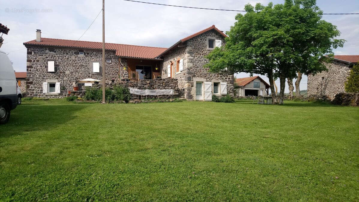 Joli corps de ferme rénové avec terrain attenant - photo 2