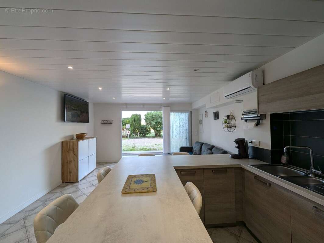 Saint-Aygulf - T2 vendu loué à 50 m de la plage - loyer 750  HC - parking privatif - photo 5