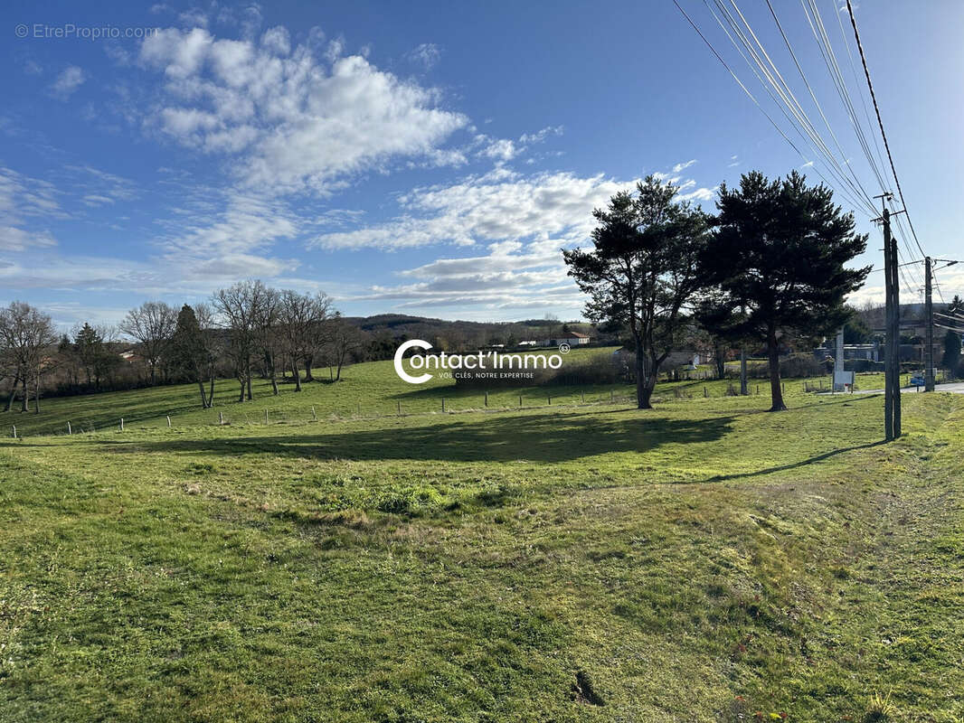 Terrain à CHARBONNIERES-LES-VIEILLES