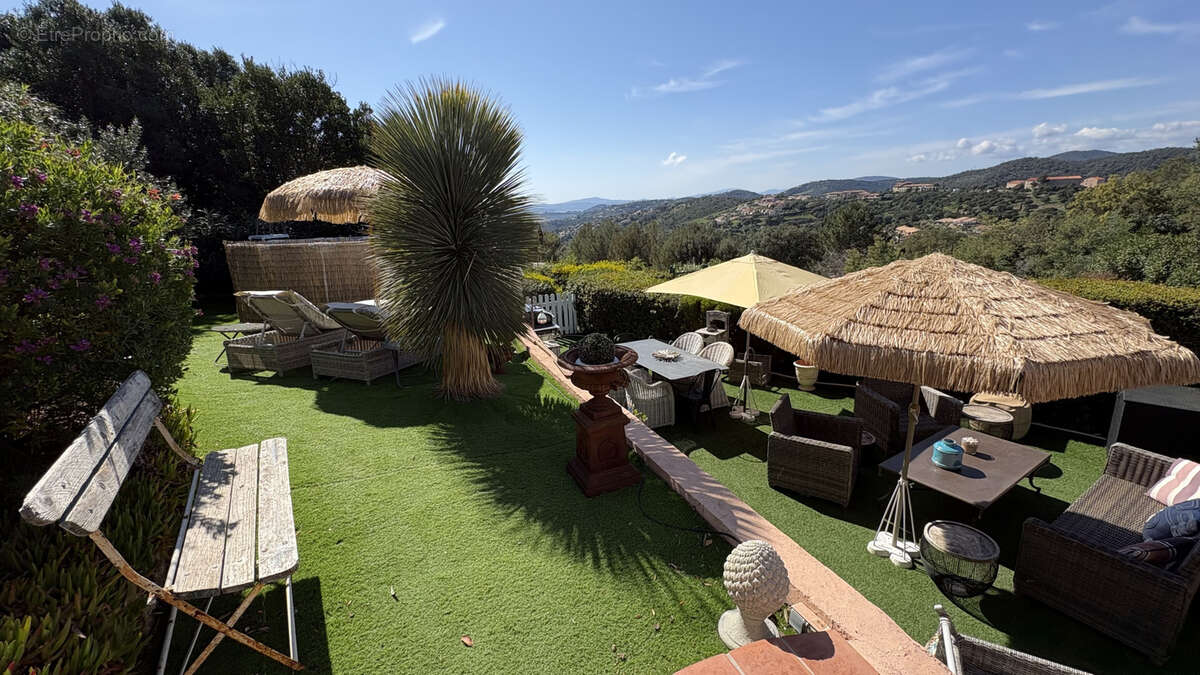 Maison à ROQUEBRUNE-SUR-ARGENS