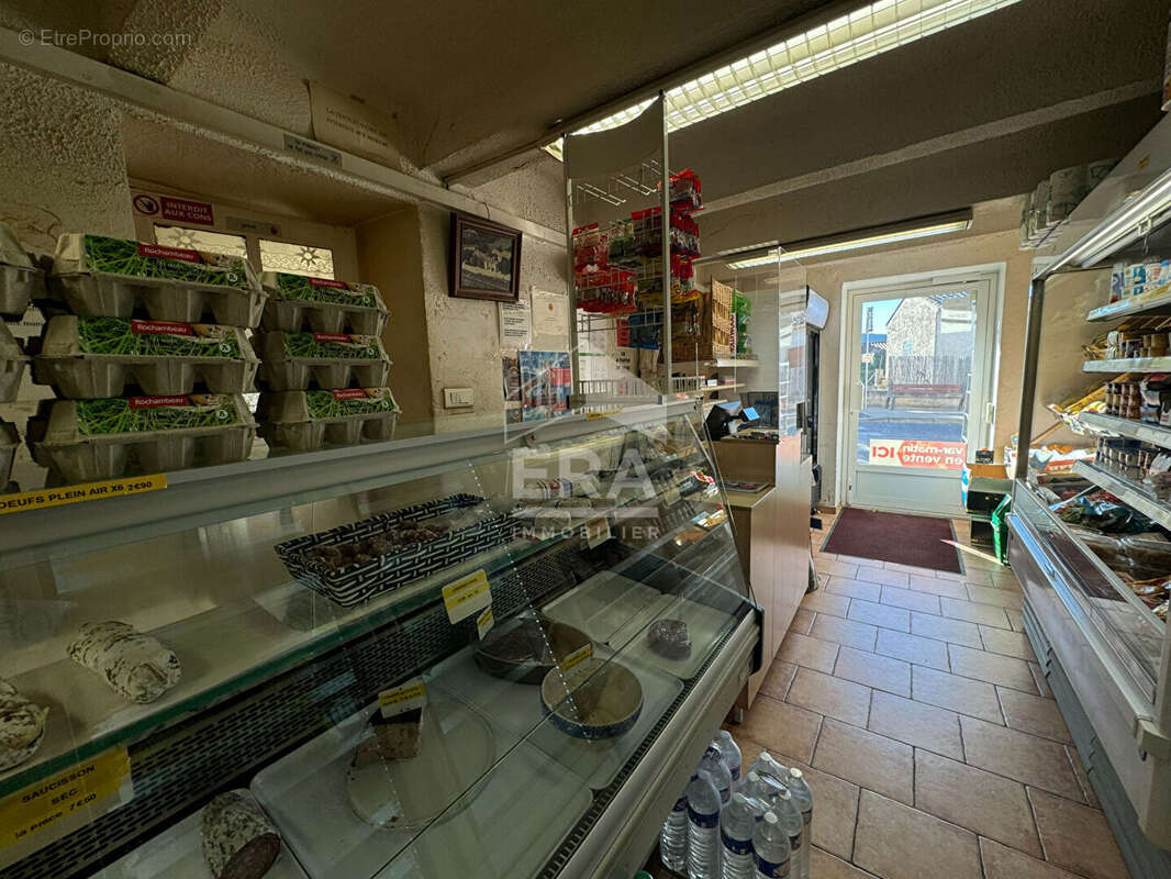 Commerce à SAINT-CYR-SUR-MER