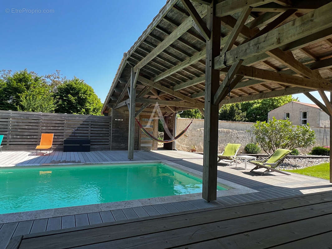 Maison à VOUILLE-LES-MARAIS