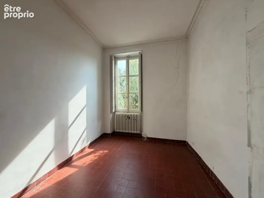 NIMES ARENES Maison de ville 7 pièces de 182 m2 avec jardin et dépendance - photo 10