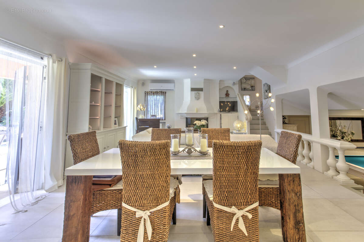  superbe villa proche de st-tropez  1 272 000 € - photo 8