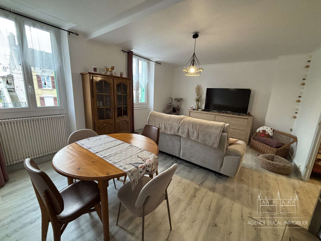 Appartement à FOURCHAMBAULT