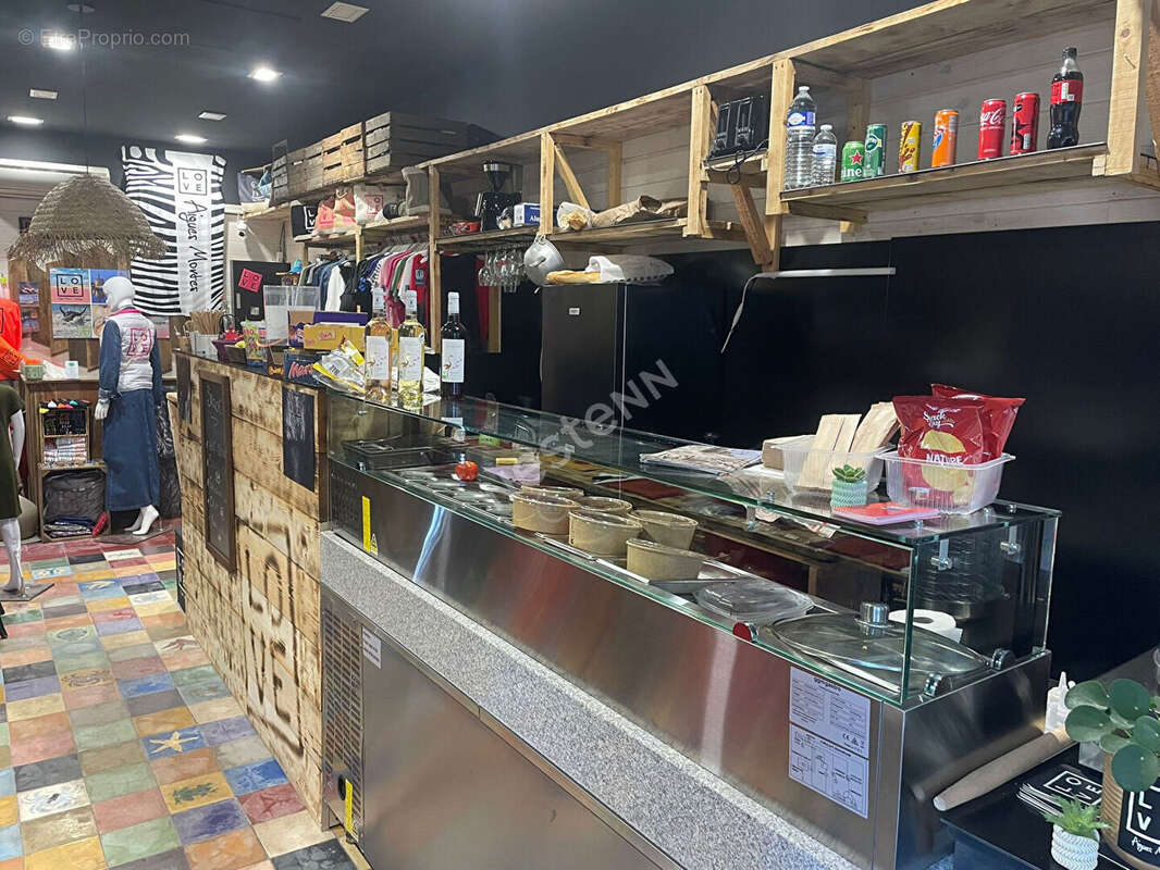 Commerce à AIGUES-MORTES