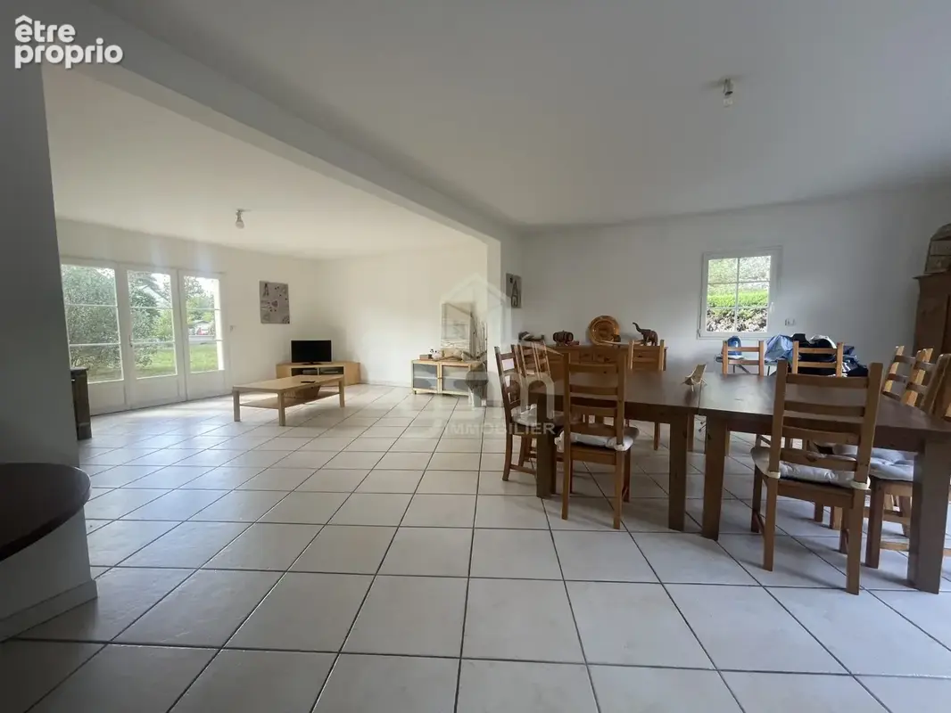 Maison 7 pièces 242 m² à vendre à Veigne (37250) - photo 4