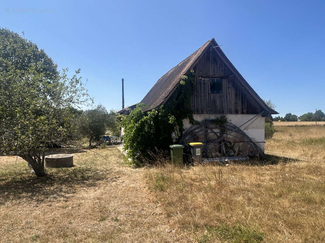 Maison Perigordine avec grange attenant sur 2.9 ha - photo 18