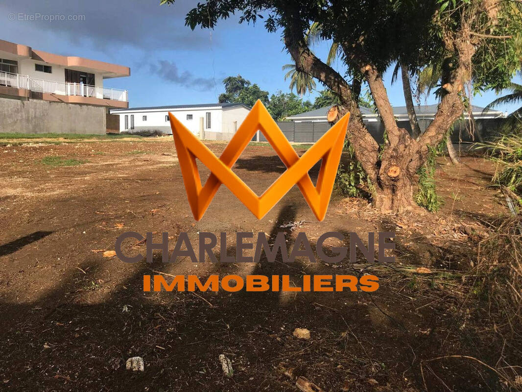 Terrain à PETIT-BOURG